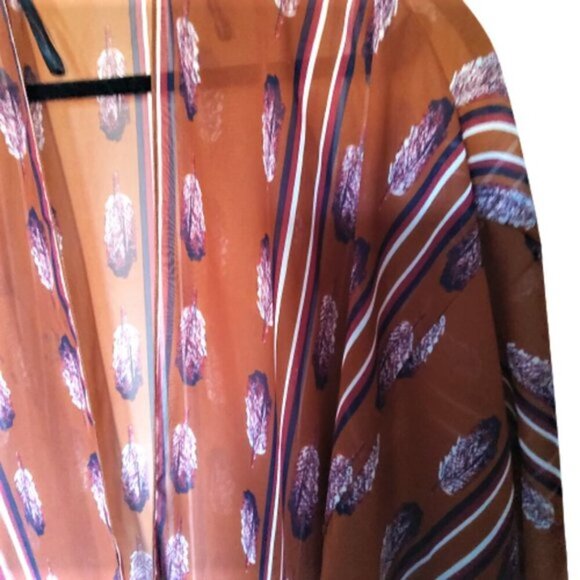 Light kimono cover up with burnt orange feathers print in a great colour - Picture 4 of 10